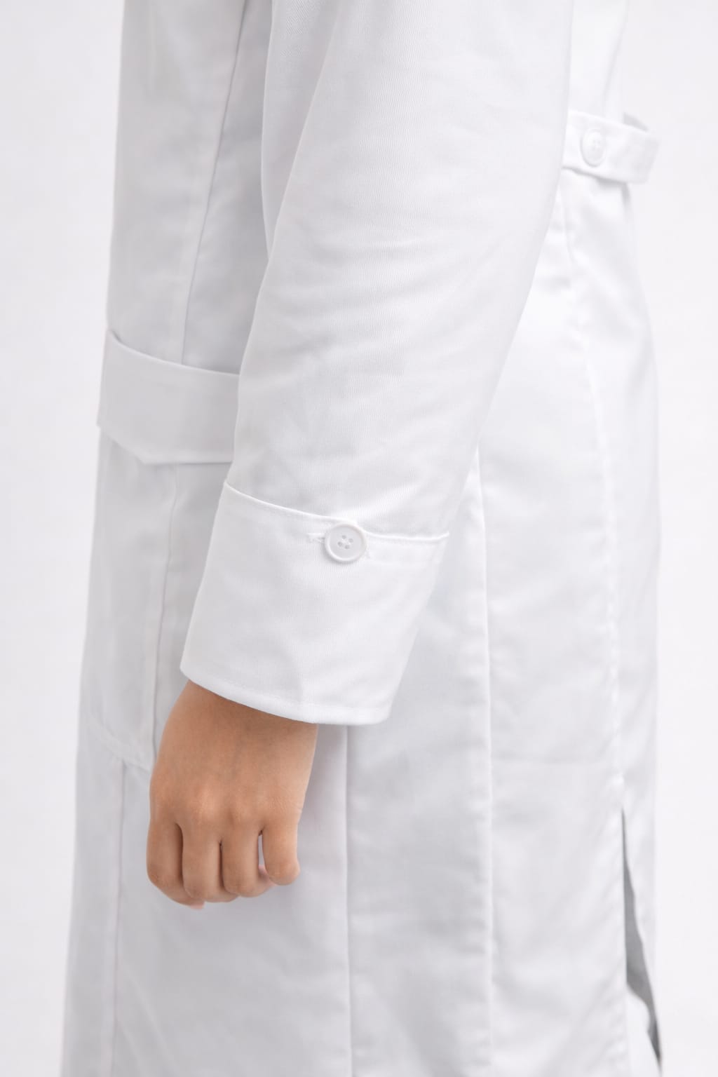Women's Professional White Over coat | Full Sleeves | Calf Length | Notch Collar with Pockets for Doctors, Medical Staff, Laboratory Workers | Sizes (XS-2XL)